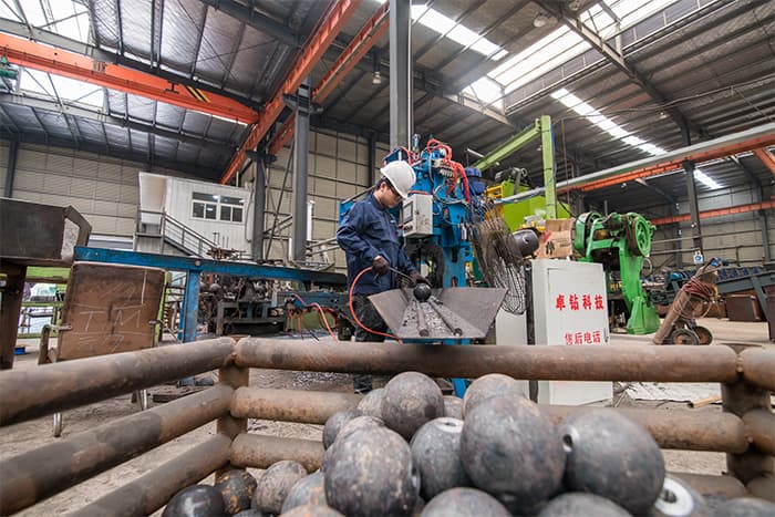 马鞍山网架配件-螺栓球加工车间